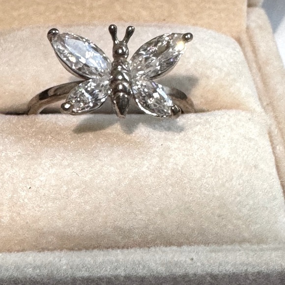 π¦ Dazzling Vintage Sterling Silver Butterfly Ring β Marquise-Cut Sparkle! β¨π - Picture 4 of 16